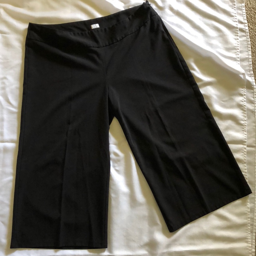 *2 for $10.00 /  Ladies’ black cropped pants